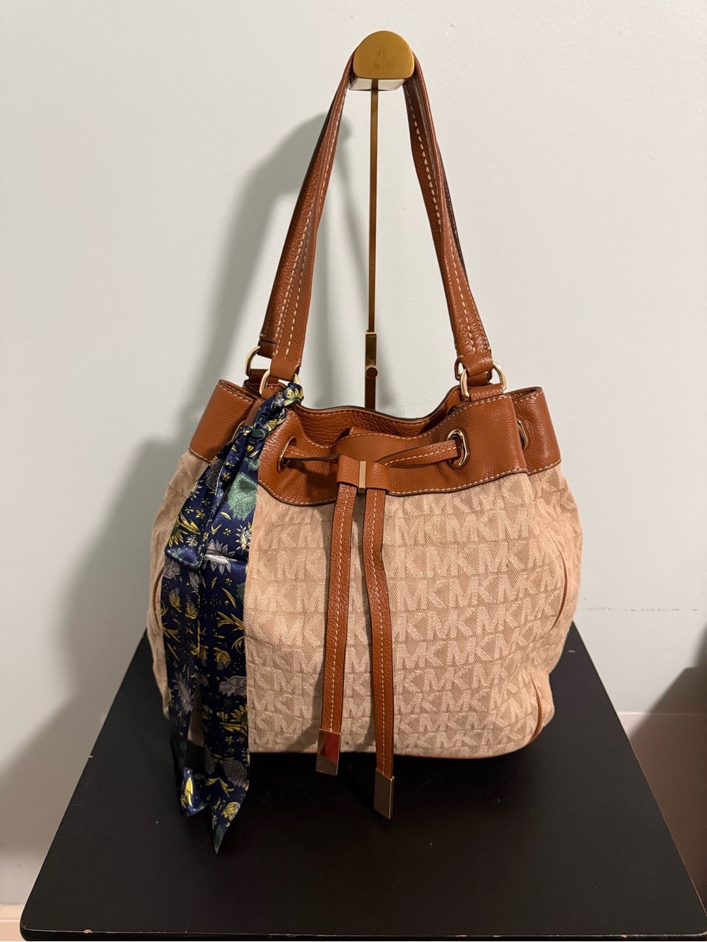 Michael Kors Beige Signature Drawstring Hobo Bag with Tan leather trim! 🤎🤎